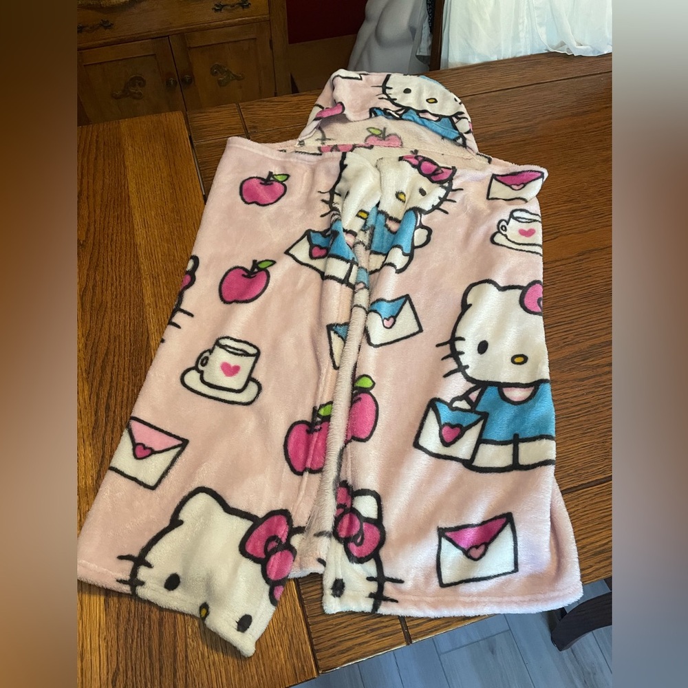 Hello Kitty Pink Hooded Fleece Kids Pajama Robe with Apple & Mail Print
